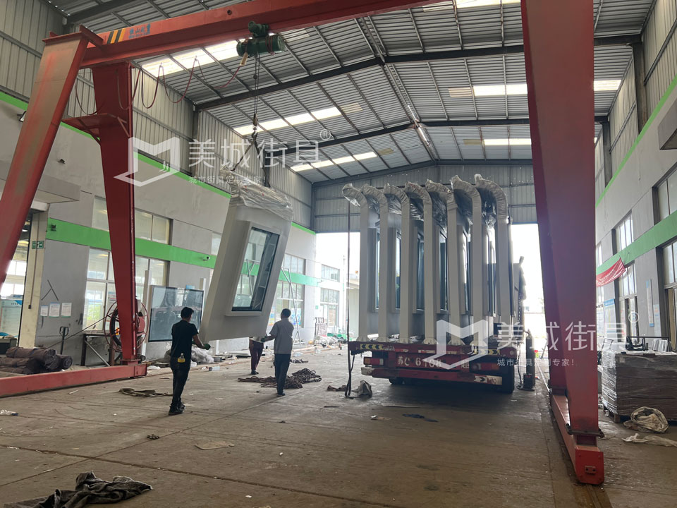 江蘇美城街具為新疆定制公交站臺第三批批發(fā)貨案例